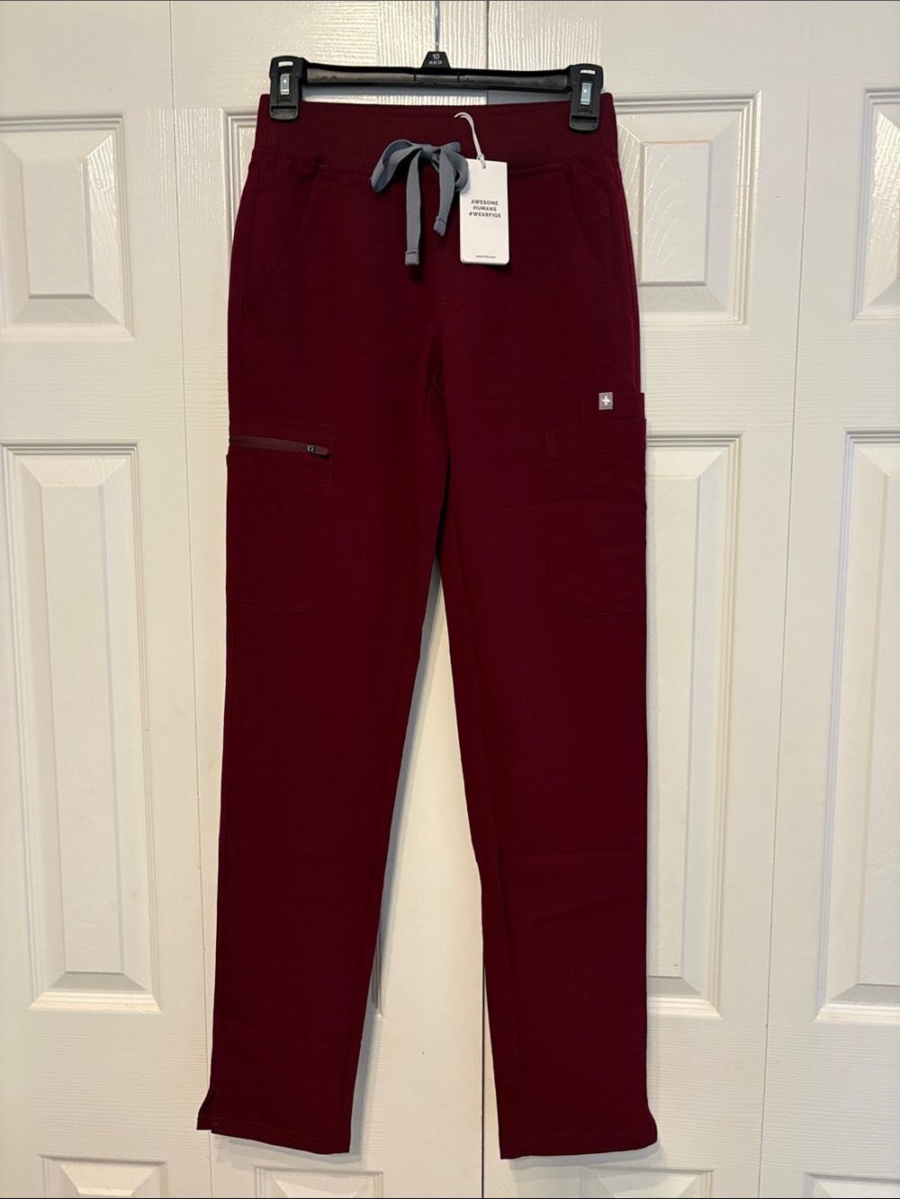 Women’s Drawstring scrub Pants in Burgundy